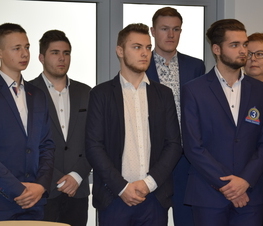 Zdjęcie z galerii: Władze Powiatu uhonorowały uczniów szkół ponadgimnazjalnych za działalność na rzecz honorowego krwiodawstwa