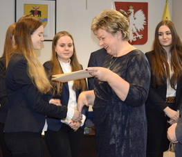 Zdjęcie z galerii: Władze Powiatu uhonorowały uczniów szkół ponadgimnazjalnych za działalność na rzecz honorowego krwiodawstwa