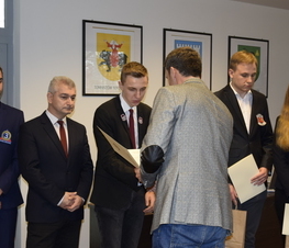Zdjęcie z galerii: Władze Powiatu uhonorowały uczniów szkół ponadgimnazjalnych za działalność na rzecz honorowego krwiodawstwa