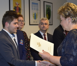 Zdjęcie z galerii: Władze Powiatu uhonorowały uczniów szkół ponadgimnazjalnych za działalność na rzecz honorowego krwiodawstwa