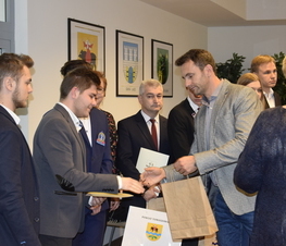 Zdjęcie z galerii: Władze Powiatu uhonorowały uczniów szkół ponadgimnazjalnych za działalność na rzecz honorowego krwiodawstwa