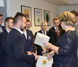 Zdjęcie z galerii: Władze Powiatu uhonorowały uczniów szkół ponadgimnazjalnych za działalność na rzecz honorowego krwiodawstwa
