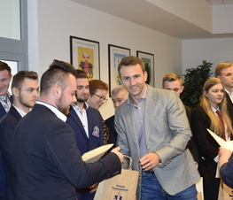 Zdjęcie z galerii: Władze Powiatu uhonorowały uczniów szkół ponadgimnazjalnych za działalność na rzecz honorowego krwiodawstwa