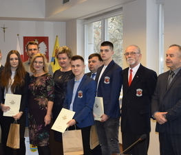Zdjęcie z galerii: Władze Powiatu uhonorowały uczniów szkół ponadgimnazjalnych za działalność na rzecz honorowego krwiodawstwa
