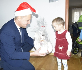 Zdjęcie z galerii: Mikołajkowe paczki dla dzieci