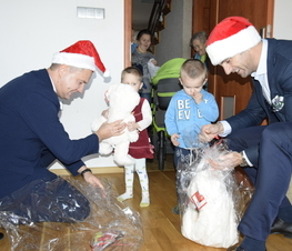 Zdjęcie z galerii: Mikołajkowe paczki dla dzieci