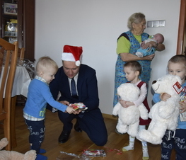 Zdjęcie z galerii: Mikołajkowe paczki dla dzieci