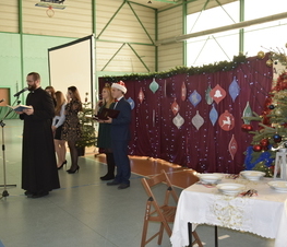 Zdjęcie z galerii: Spotkanie z okazji Świąt w ZSP Nr 3