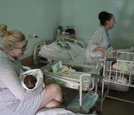 Zdjęcie z galerii: Zarząd Powiatu odwiedził pierwsze dzieci urodzone w 2020 r. w Tomaszowskim Centrum Zdrowia