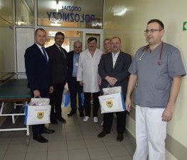 Zdjęcie z galerii: Zarząd Powiatu odwiedził pierwsze dzieci urodzone w 2020 r. w Tomaszowskim Centrum Zdrowia