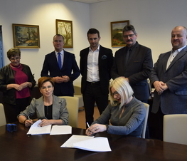 Zdjęcie z galerii: Podpisano umowę na rozbudowę ulicy Zawadzkiej 