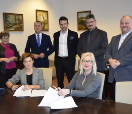 Zdjęcie z galerii: Podpisano umowę na rozbudowę ulicy Zawadzkiej 