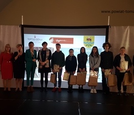 Zdjęcie z galerii: Podsumowanie XVII Powiatowego Konkursu Plastycznego „Zaprojektuj swój świat”