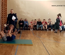 Zdjęcie z galerii: Eliminacje powiatowe „Turnieju dla szkół średnich o puchar Komendanta Wojewódzkiego Policji w Łodzi”