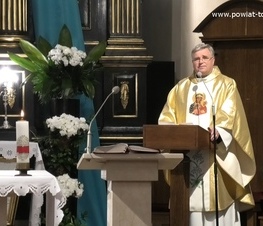 Zdjęcie z galerii: Msza święta w intencji Ojczyzny i Najświętszej Marii Panny, Królowej Polski
