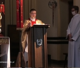 Zdjęcie z galerii: Niedzielne msze święte w kościele pw. Świętej Rodziny w Tomaszowie Mazowieckim