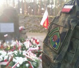 Zdjęcie z galerii: Strzelcy z  Jednostki Strzeleckiej 1002 uczcili pamięć majora Henryka Dobrzańskiego „Hubala”