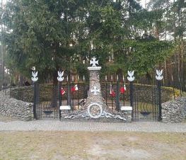 Zdjęcie z galerii: Strzelcy z  Jednostki Strzeleckiej 1002 uczcili pamięć majora Henryka Dobrzańskiego „Hubala”