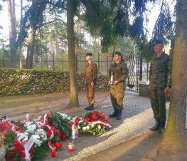 Zdjęcie z galerii: Strzelcy z  Jednostki Strzeleckiej 1002 uczcili pamięć majora Henryka Dobrzańskiego „Hubala”