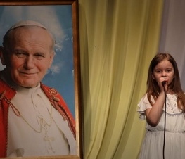 Zdjęcie z galerii: PCAS zaprasza do obejrzenia widowiska „Młodzież dla Ojca Świętego”