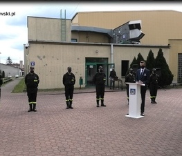 Zdjęcie z galerii: Odsłonięcie muralu w Zespole Szkół Ponadpodstawowych nr 3 im. Jana Pawła II