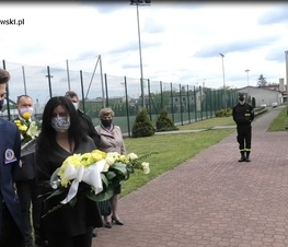 Zdjęcie z galerii: Odsłonięcie muralu w Zespole Szkół Ponadpodstawowych nr 3 im. Jana Pawła II