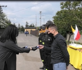 Zdjęcie z galerii: Odsłonięcie muralu w Zespole Szkół Ponadpodstawowych nr 3 im. Jana Pawła II