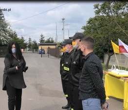 Zdjęcie z galerii: Odsłonięcie muralu w Zespole Szkół Ponadpodstawowych nr 3 im. Jana Pawła II