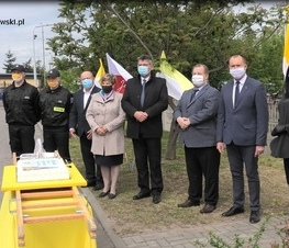 Zdjęcie z galerii: Odsłonięcie muralu w Zespole Szkół Ponadpodstawowych nr 3 im. Jana Pawła II