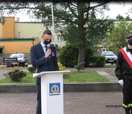 Zdjęcie z galerii: Odsłonięcie muralu w Zespole Szkół Ponadpodstawowych nr 3 im. Jana Pawła II