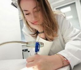 Zdjęcie z galerii: Chcesz rozwijać swoje umiejętności badawcze? Kontynuuj naukę w klasie przyrodniczej w III LO