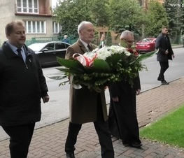 Zdjęcie z galerii: W Będkowie upamiętniono Błażeja Stolarskiego, działacza społecznego i politycznego, jednego z przywódców ruchu ludowego