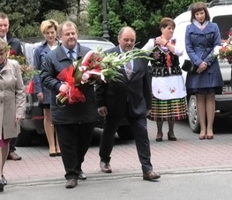 Zdjęcie z galerii: W Będkowie upamiętniono Błażeja Stolarskiego, działacza społecznego i politycznego, jednego z przywódców ruchu ludowego