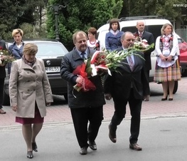Zdjęcie z galerii: W Będkowie upamiętniono Błażeja Stolarskiego, działacza społecznego i politycznego, jednego z przywódców ruchu ludowego