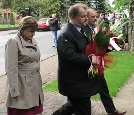 Zdjęcie z galerii: W Będkowie upamiętniono Błażeja Stolarskiego, działacza społecznego i politycznego, jednego z przywódców ruchu ludowego