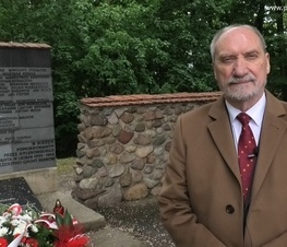 Zdjęcie z galerii: W Będkowie upamiętniono Błażeja Stolarskiego, działacza społecznego i politycznego, jednego z przywódców ruchu ludowego