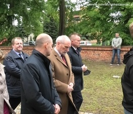 Zdjęcie z galerii: W Będkowie upamiętniono Błażeja Stolarskiego, działacza społecznego i politycznego, jednego z przywódców ruchu ludowego