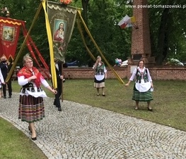 Zdjęcie z galerii: W Będkowie upamiętniono Błażeja Stolarskiego, działacza społecznego i politycznego, jednego z przywódców ruchu ludowego