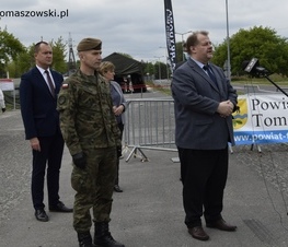 Zdjęcie z galerii: Ruszył mobilny punkt „drive thru” pobrań testów na obecność koronawirusa