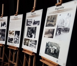 Zdjęcie z galerii: Wernisaż wystawy „Obrzędowość rodzinna w powiecie tomaszowskim” autorstwa Michała Adama Pająka
