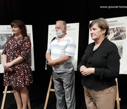 Zdjęcie z galerii: Wernisaż wystawy „Obrzędowość rodzinna w powiecie tomaszowskim” autorstwa Michała Adama Pająka