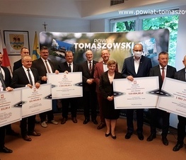 Zdjęcie z galerii: Prawie 5,5 miliona złotych z Funduszu z Funduszu Dróg Samorządowych na drogi w powiecie tomaszowskim