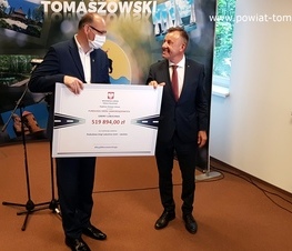 Zdjęcie z galerii: Prawie 5,5 miliona złotych z Funduszu z Funduszu Dróg Samorządowych na drogi w powiecie tomaszowskim