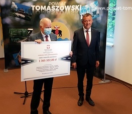 Zdjęcie z galerii: Prawie 5,5 miliona złotych z Funduszu z Funduszu Dróg Samorządowych na drogi w powiecie tomaszowskim