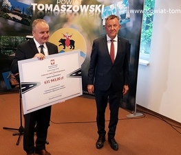 Zdjęcie z galerii: Prawie 5,5 miliona złotych z Funduszu z Funduszu Dróg Samorządowych na drogi w powiecie tomaszowskim