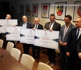 Zdjęcie z galerii: Prawie 5,5 miliona złotych z Funduszu z Funduszu Dróg Samorządowych na drogi w powiecie tomaszowskim