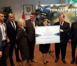 Zdjęcie z galerii: Prawie 5,5 miliona złotych z Funduszu z Funduszu Dróg Samorządowych na drogi w powiecie tomaszowskim