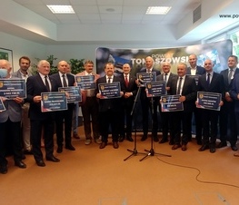 Zdjęcie z galerii: Ponad 26,5 miliona złotych z Funduszu Inwestycji Samorządowych w ramach tarczy dla samorządów dla powiatu tomaszowskiego