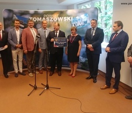 Zdjęcie z galerii: Ponad 26,5 miliona złotych z Funduszu Inwestycji Samorządowych w ramach tarczy dla samorządów dla powiatu tomaszowskiego