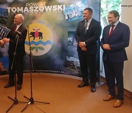 Zdjęcie z galerii: Ponad 26,5 miliona złotych z Funduszu Inwestycji Samorządowych w ramach tarczy dla samorządów dla powiatu tomaszowskiego
